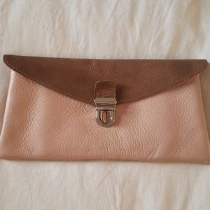 NWOT Roots Clutch